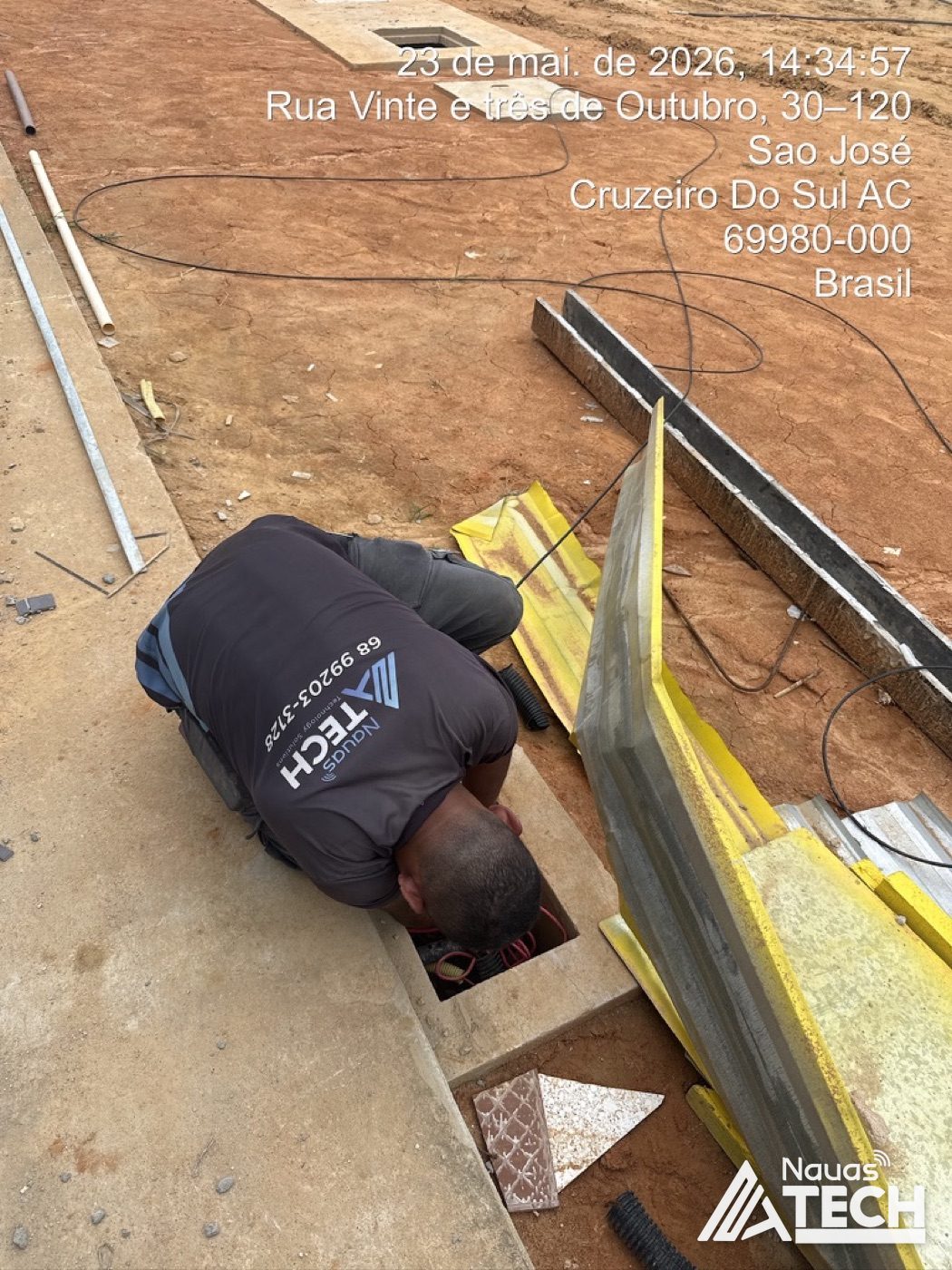 Equipe da Nauas Tech em serviço de campo, executando infraestrutura externa